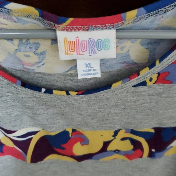 Ladies top - Picture 2 of 2